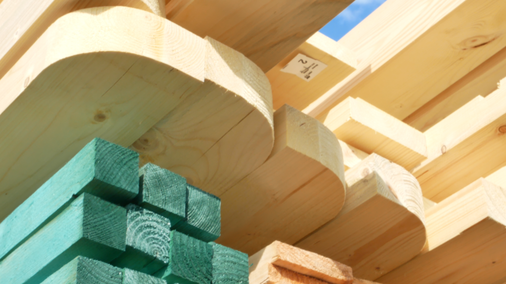 KészTető megmunkált faanyaga. KészTető megmunkált faanyaga.