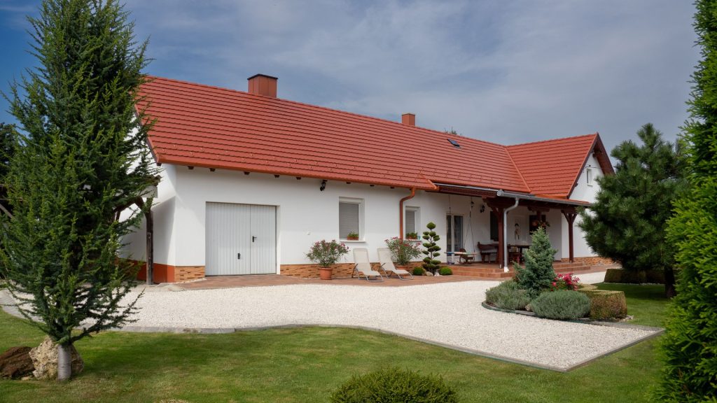 Rundo tégla klasszikus Rundo tégla klasszikus: Piros tégla tetőcserép