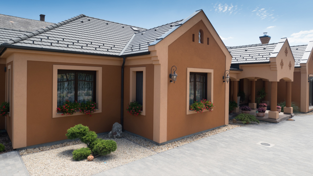 Rundo Antracit tetőcserép különlegesen szép, klasszikus megjelenésű családi házon. Rundo Antracit tetőcserép különlegesen szép, klasszikus megjelenésű családi házon.